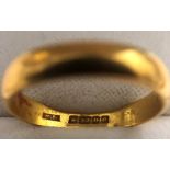 A 22 carat gold wedding ring. 4.3gms.
