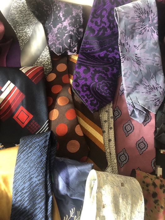 A quantity of gentlemans vintage ties including bow ties. - Image 3 of 5