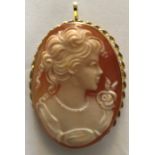 A shell cameo brooch/pendant mounted in yellow metal, marked .750. 8.1gms total. 4.3cms l.