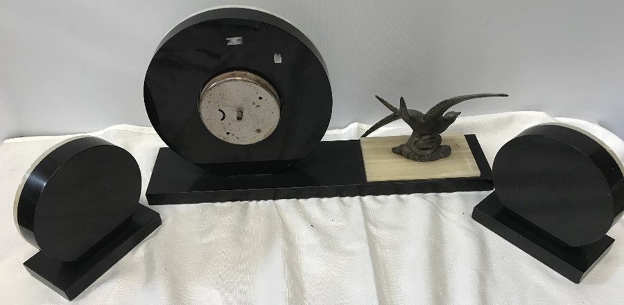 A French Art Deco two colour marble and onyx clock garniture with circular dial mounted to one - Image 3 of 4