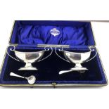 Boxed hallmarked silver boat shaped salts and spoons, Birmingham 1908, Spoons Birmingham 1907