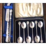 A boxed set of 6 engine turned silver teaspoons, London 1934 with a silver handled button hook and a