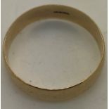 A 9ct gold wedding band, size Y, 2gms.
