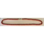 Coral bead necklace with yellow metal mounts, marked .750, 38cm l.