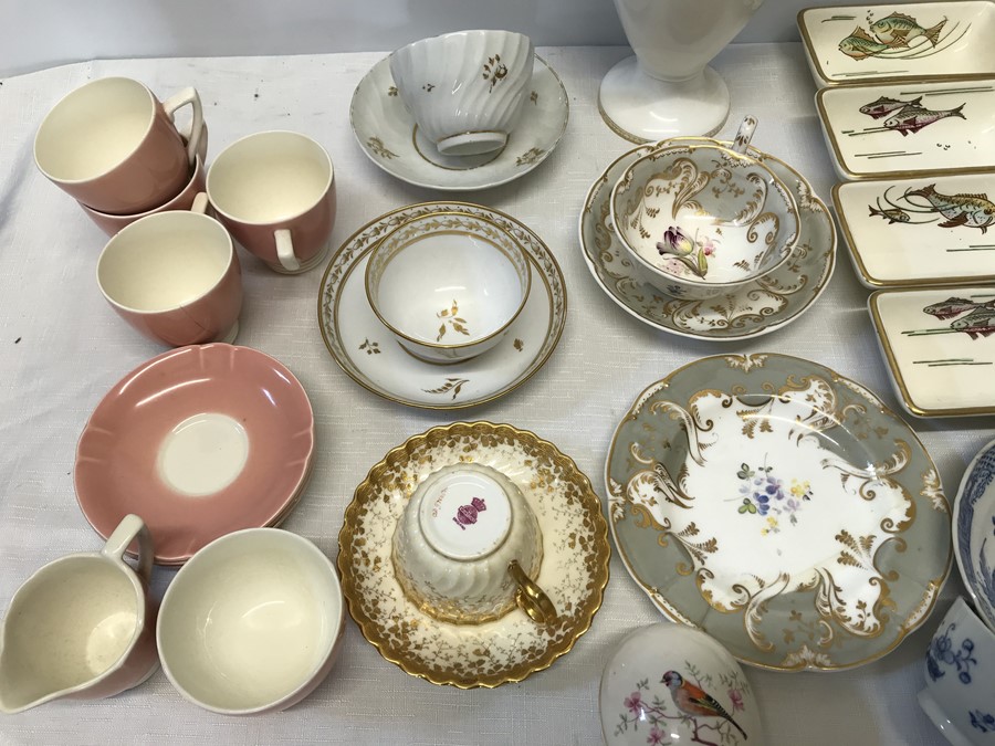 Mixed pottery selection, Grays pottery fish design dishes, preserve pot, cup and saucer, Victorian - Image 3 of 4