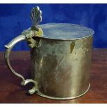 AN 18TH CENTURY SILVER MUSTARD POT, with hinged lid, engraved decoration to the lid, maker's mark RM