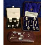 A MIXED LOT OF SILVER ITEMS, includes; (i) a cased set of 6 silver tea spoons, maker's mark WY for