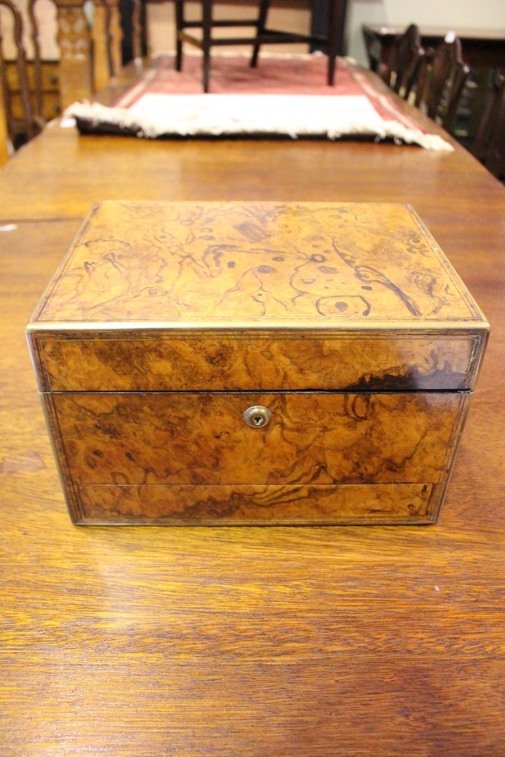 A VERY FINE 19TH CENTURY BURR WALNUT LADIES TRAVELLING VANITY BOX, with silver topped dressing - Image 2 of 5