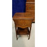 A VERY GOOD EDWARDIAN ROSEWOOD & IVORY INLAID SIDE TABLE, drop leaf, with single drawer raised on