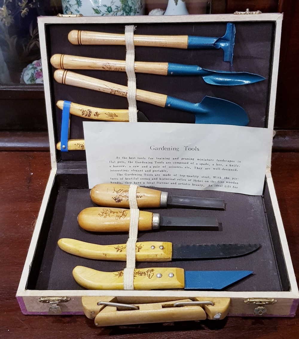 A CASED SET OF MINIATURE GARDENING TOOLS, decorated with scenes from the Chinese provence of Hebei