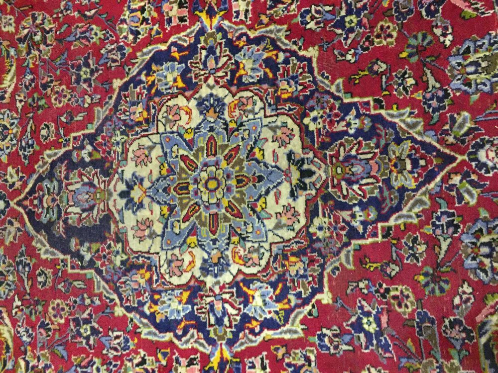 A PERSIAN KASHAN RUG, hand-knotted and woven, the design is inspired by old 16th century design - Image 3 of 5