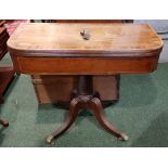 A 19TH CENTURY MAHOGANY & CROSSBANDED FOLD OVER TEA TABLE, raised on four shoot pod, with turned