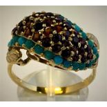 AN 18CT YELLOW GOLD VINTAGE GARNET & TURQUOISE RING, in a Bombay style setting, a stunning ring of