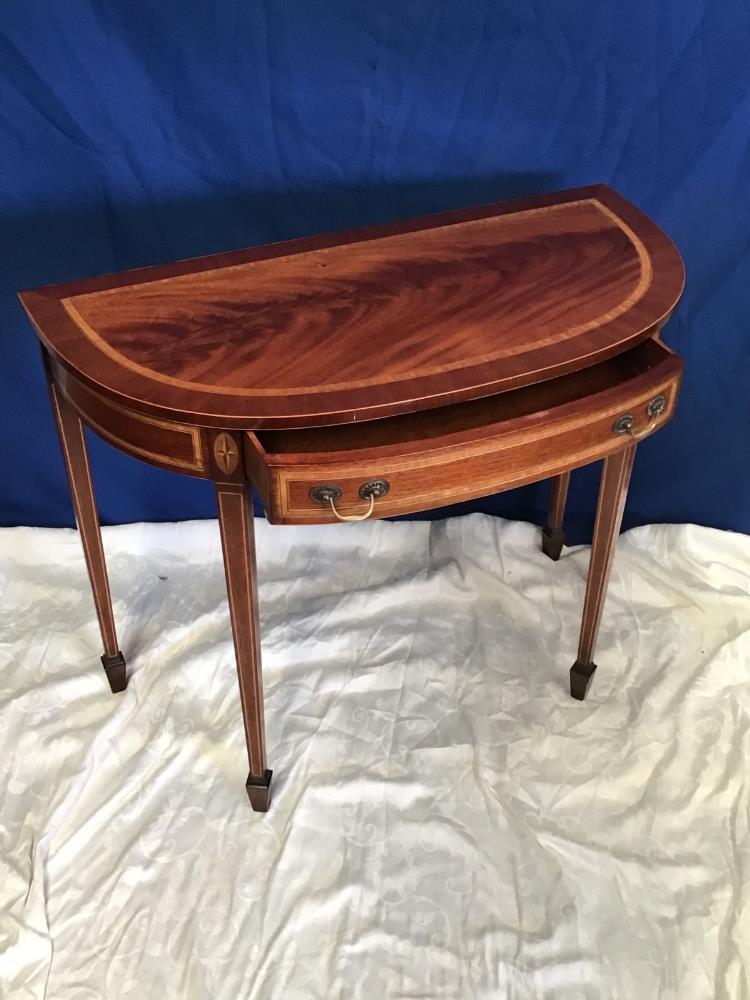 A VERY FINE PAIR OF MAHOGANY INLAID SIDE TABLES, with a single central frieze drawer, raised on - Image 2 of 3