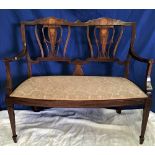 A VERY FINE 2 SEATER MAHOGANY INLAID COUCH / CHAIR, with pierced splat backs, raised on tapered