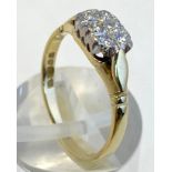 AN 18CT YELLOW GOLD DIAMOND CLUSTER RING, hallmarked & set with 6 round brilliant cut diamonds in