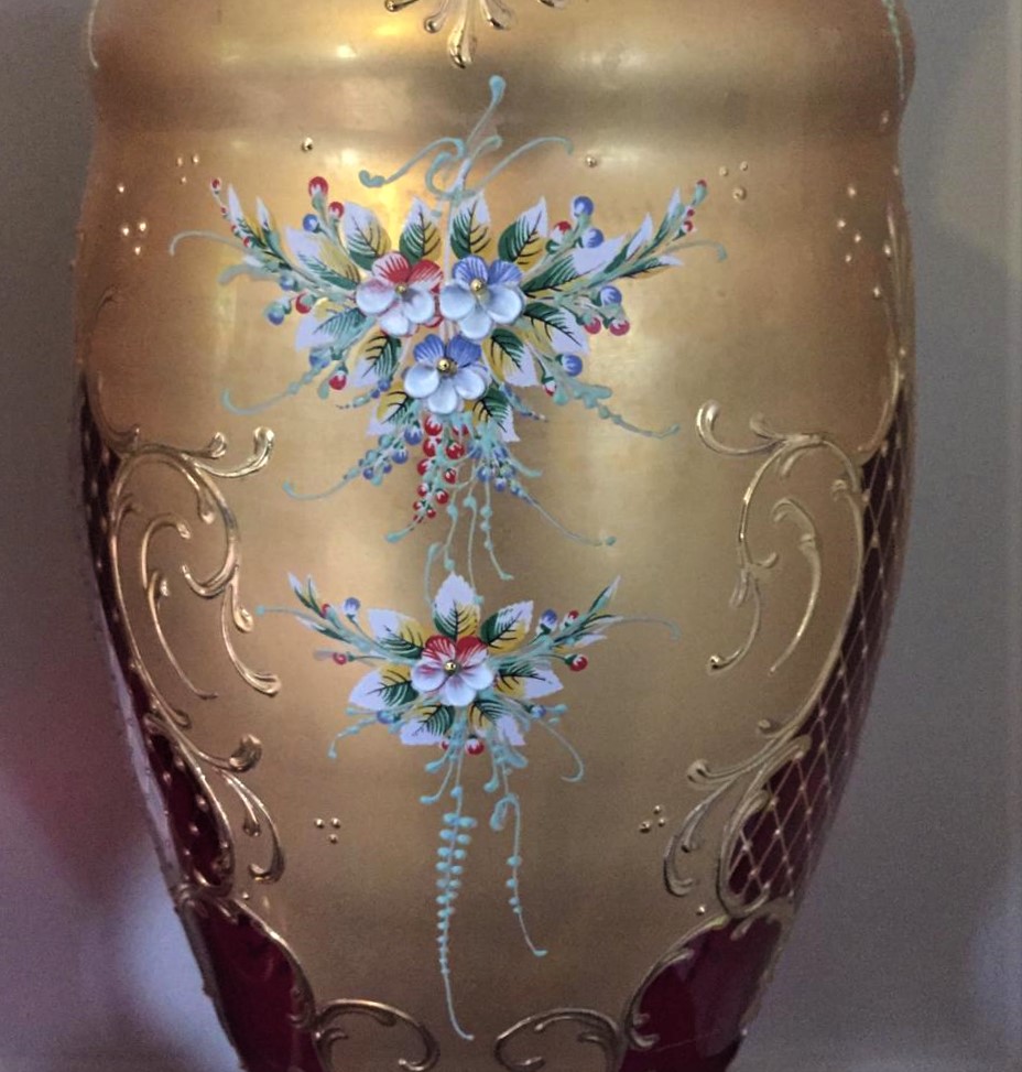 A PAIR OF VINTAGE ‘MURANO’ RUBY & GILT VASES, decorated with hand painted floral design, 16” tall - Image 3 of 4