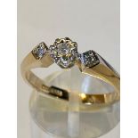 A 9CT YELLOW GOLD VINTAGE 3 STONE DIAMOND RING, hallmarked, ring size: M