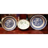 A LOT OF 3 BOWLS, (1) A floral decorated famille verte style bowl, (2) Blue & Whilte Willow