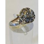 AN 18CT YELLOW & WHITE GOLD VINTAGE DAISY DIAMOND CLUSTER RING, with 9 round brilliant cut