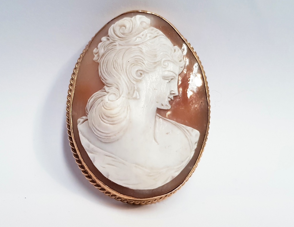 A LARGE 9CT GOLD CAMEO BROOCH - Image 5 of 7