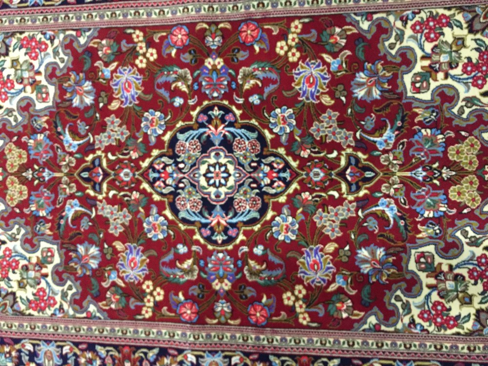 A VERY FINE 20TH CENTURY PERSIAN ‘QUM’ WOOL FLOOR RUG, in excellent condition, it once hung on the - Image 2 of 7