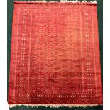 A GOOD QUALITY 20TH CENTURY PAKISTAN ‘BOKHARA’ FLOOR RUG, with main red ground, having typical multi