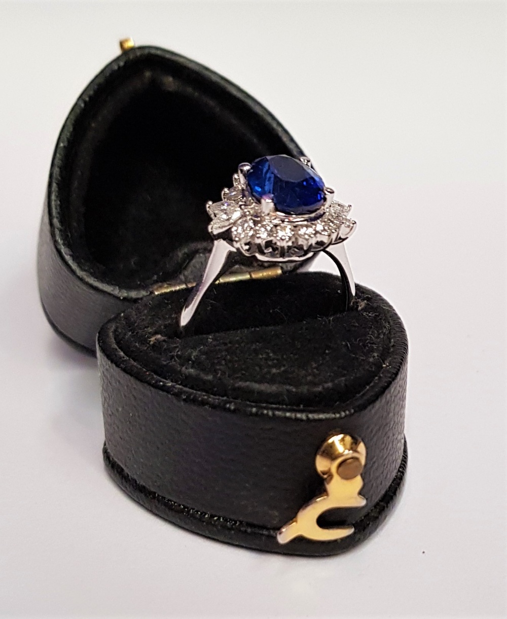 A STUNNING 18CT WHITE GOLD SAPPHIRE & DIAMOND CLUSTER RING, sapphire: 2.52cts, diamonds: 1.00cts - Image 9 of 10
