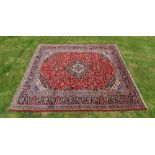 A BEAUTIFUL VINTAGE ‘KASHAN’ STYLE PERSIAN FLOOR RUG, LARGE, HAND-KNOTTED, with central floral