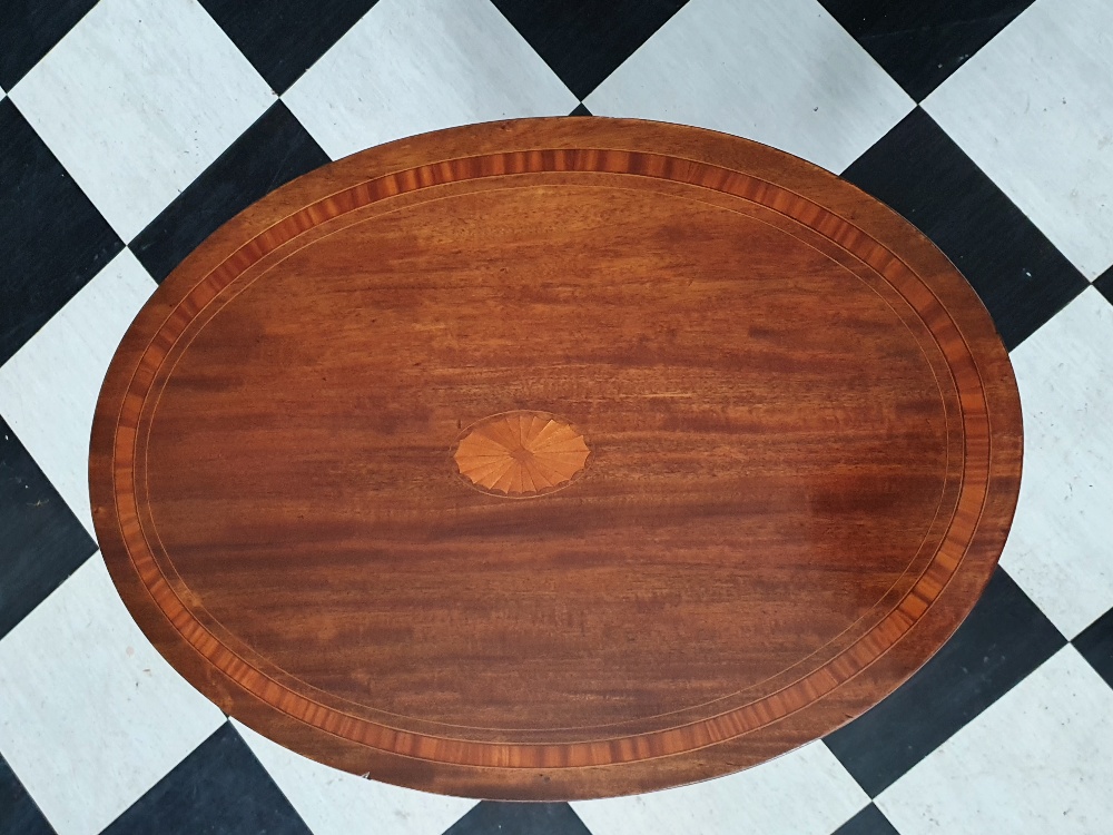 AN EDWARDIAN OVAL MAHOGANY SATINWOOD INLAID SNAP TOP WINE TABLE, 20” x 28” x 28” approx