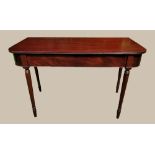 A VERY FINE GEORGIAN MAHOGANY SIDE TABLE, with rounded corners to the front, a figured mahogany