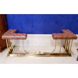 A GOOD QUALITY EDWARDIAN STYLE POLISHED BRASS CLUB FENDER, with deep buttoned tan leather seating,