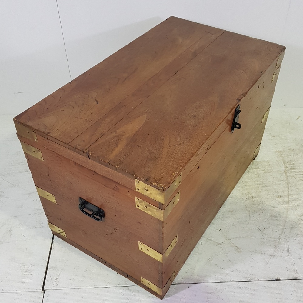 A QUALITY LARGE SIZE 19TH CENTURY BRASS BOUND CAMPHOR WOOD TRUNK, 25.75” (H) x 41” (W) x 23.75” (D) - Image 3 of 3