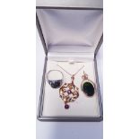 A MIXED JEWELLERY LOT, includes; (i) A chain and pendant with pink sapphire, (ii) a signet / seal