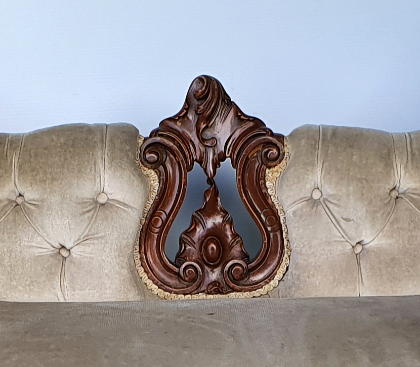 A GOOD QUALITY 19TH CENTURY MAHOGANY FRAMED double hump button backed settee, with central carved - Image 2 of 3