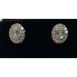A PAIR OF 18CT WHITE GOLD DIAMOND CLUSTER STUD EARRINGS, 1.00ct diamond