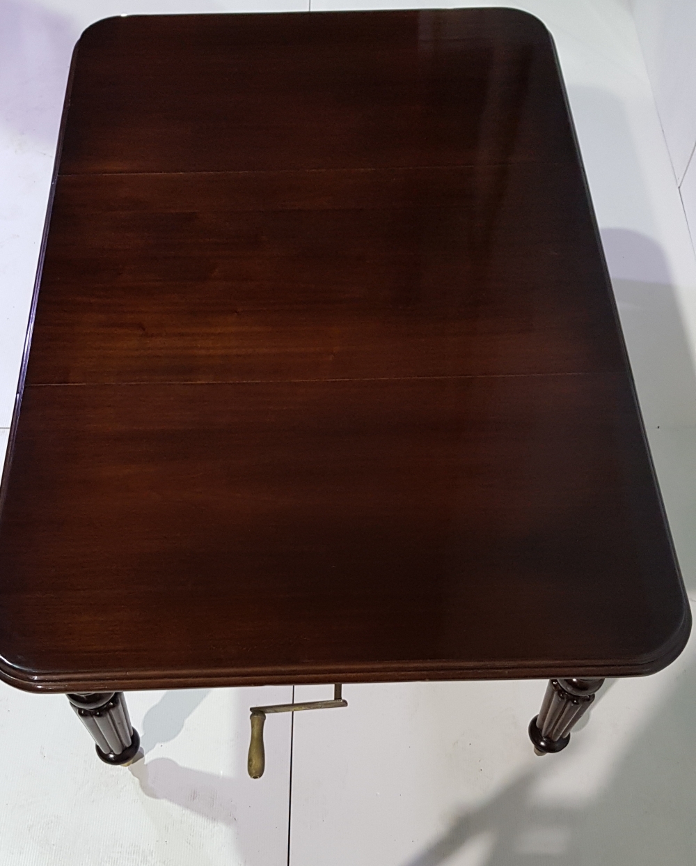 A GOOD QUALITY SINGLE LEAF 19TH CENTURY MAHOGANY DINING TABLE, in mint condition, with leaf, - Image 5 of 5