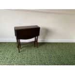 A MAHOGANY SUTHERLAND DROP-LEAF TABLE, 2 foot wide, 27in extended x 26in high