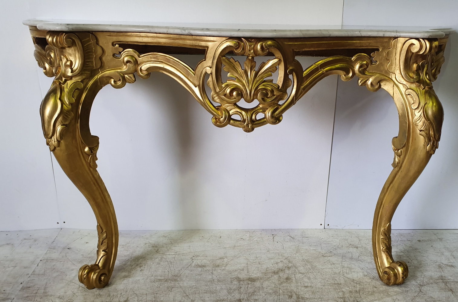 A VERY GOOD QUALITY 19TH CENTURY MARBLE TOP GILT CONSOLE TABLE, with original marble top, in good - Image 3 of 3