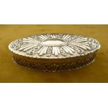 A VERY FINE 19TH CENTURY SILVER TRINKET BOX, with hinged lid, oval in shape, decorated with repoussé