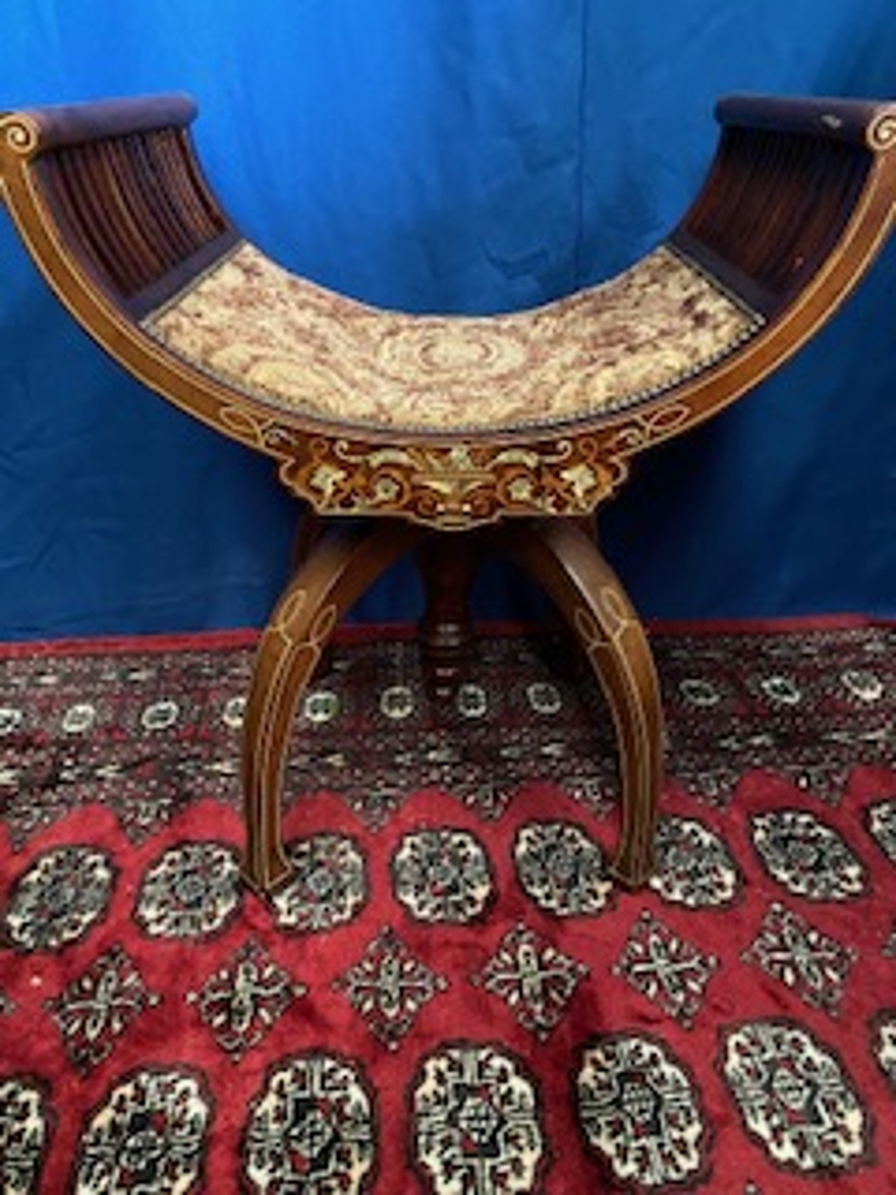 AN UNUSUAL EDWARDIAN MAHOGANY INLAID PIANO SEAT / SEAT, on a swivel mechanism, the concave curved - Image 2 of 3