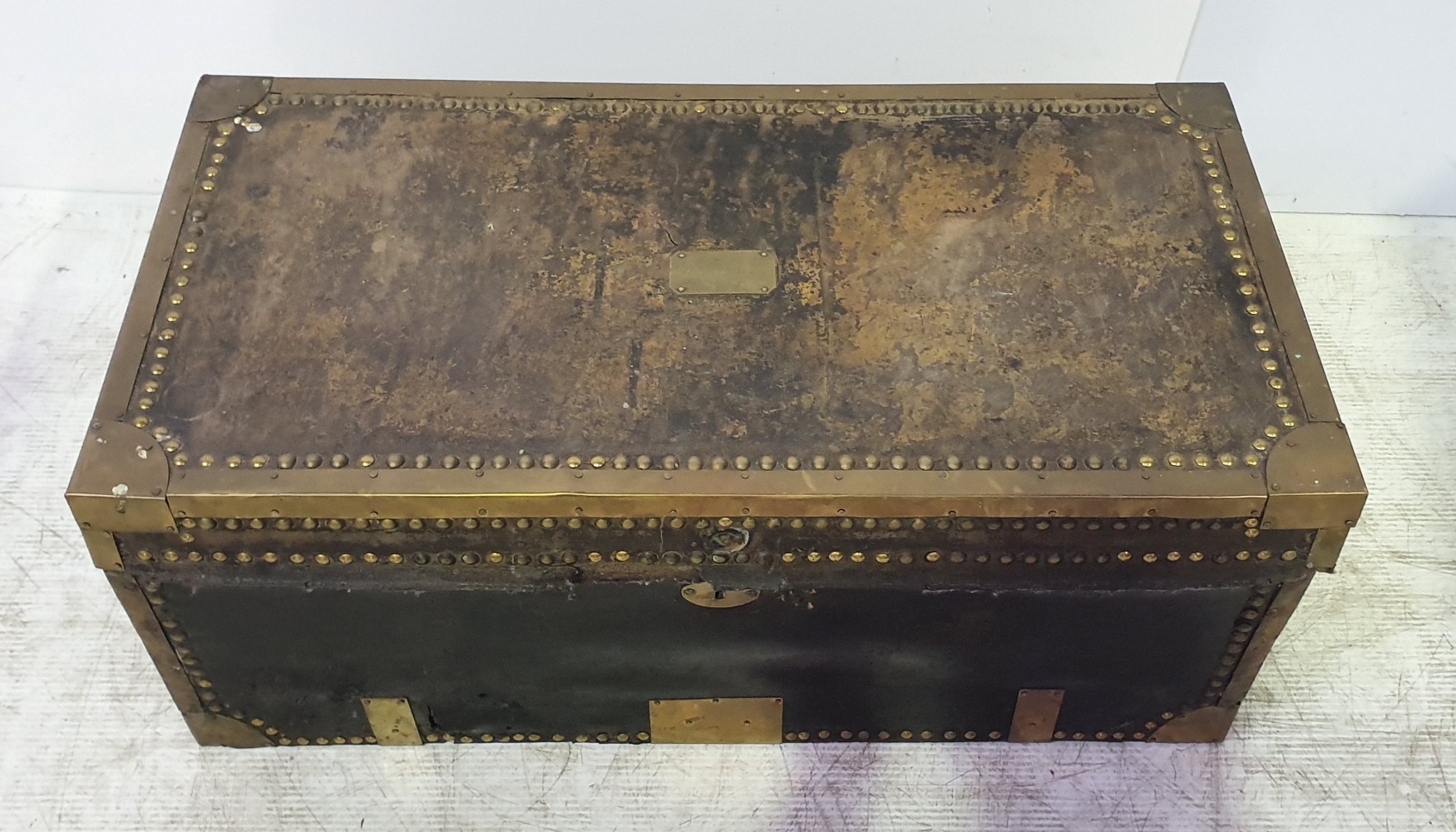 AN UNSUAL 19TH CETURY 'BARN FIND' BRASS & LEATHER BOUND CAMPHOR WOOD TRUNK / CHEST, with brass label - Image 3 of 4