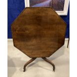 A VERY FINE 18TH CENTURY IRISH OCTAGONAL MAHOGANY AND ROSEWOOD CENTRE TABLE standing on cup casters,