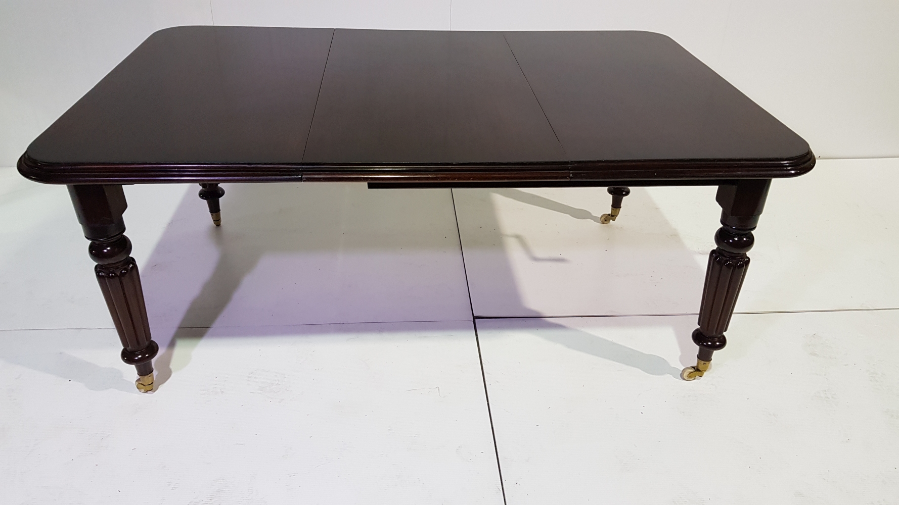 A GOOD QUALITY SINGLE LEAF 19TH CENTURY MAHOGANY DINING TABLE, in mint condition, with leaf, - Image 2 of 5