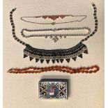 A PARCEL OF COSTUME JEWELLERY to include an amber chain, beaded necklace, diamante necklace, pink