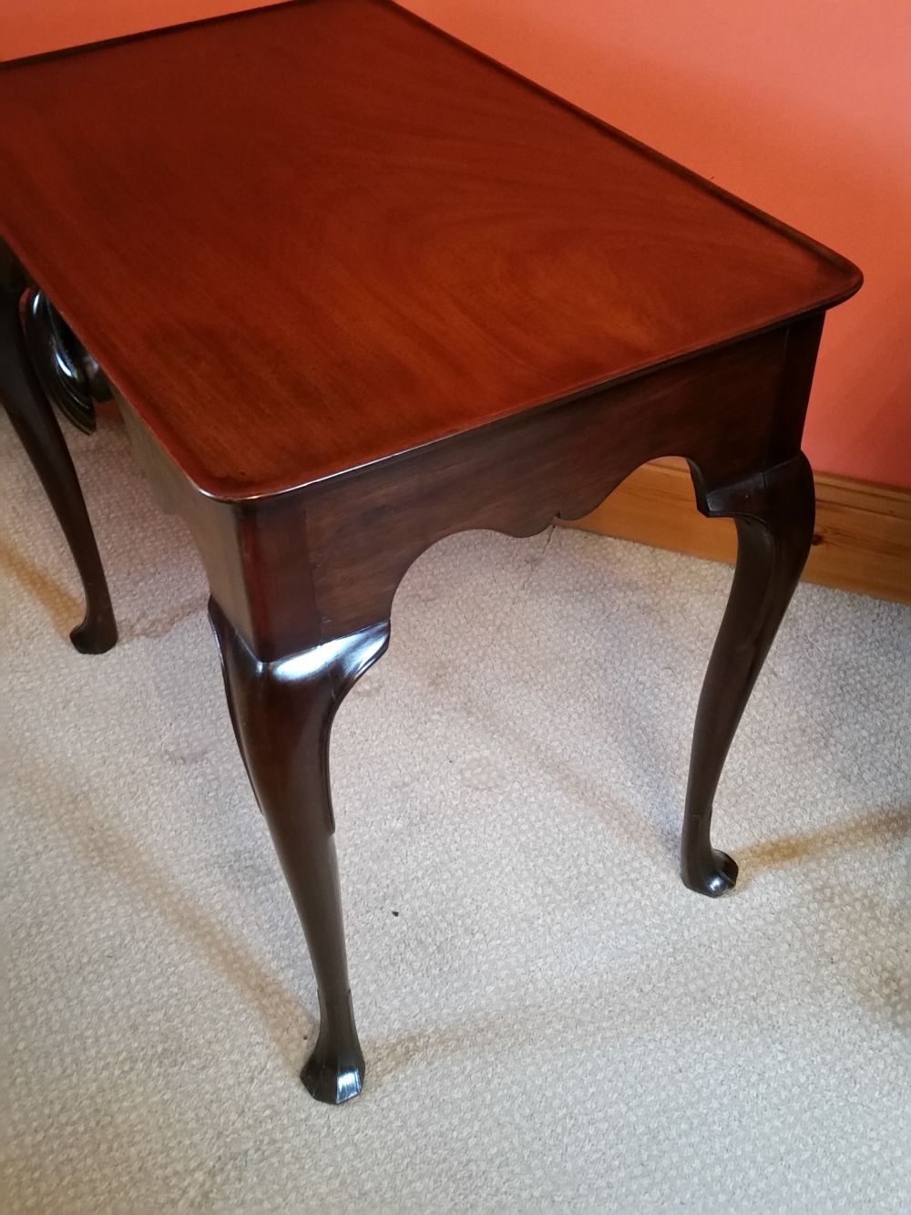 AN 18TH CENTURY IRISH GEORGE III SILVER TABLE, with rectangular dished top, over a double sided - Image 3 of 6