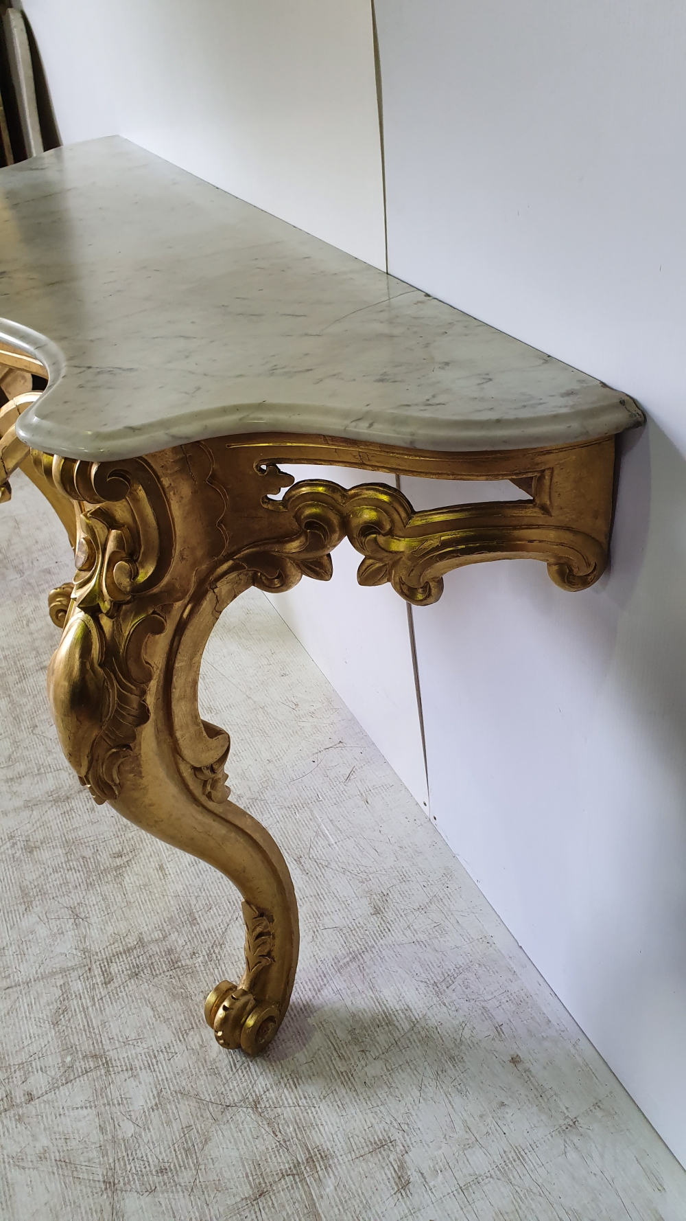 A VERY GOOD QUALITY 19TH CENTURY MARBLE TOP GILT CONSOLE TABLE, with original marble top, in good - Image 2 of 3