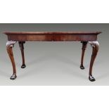 A VERY FINE 18TH / 19TH CENTURY MAHOGANY SERVING TABLE, with rectangular nicely figured top over a