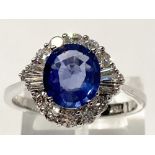 AN 18CT WHITE GOLD ART DECO STYLE SAPPHIRE & DIAMOND CLUSTER RING, sapphire weight 3.25cts