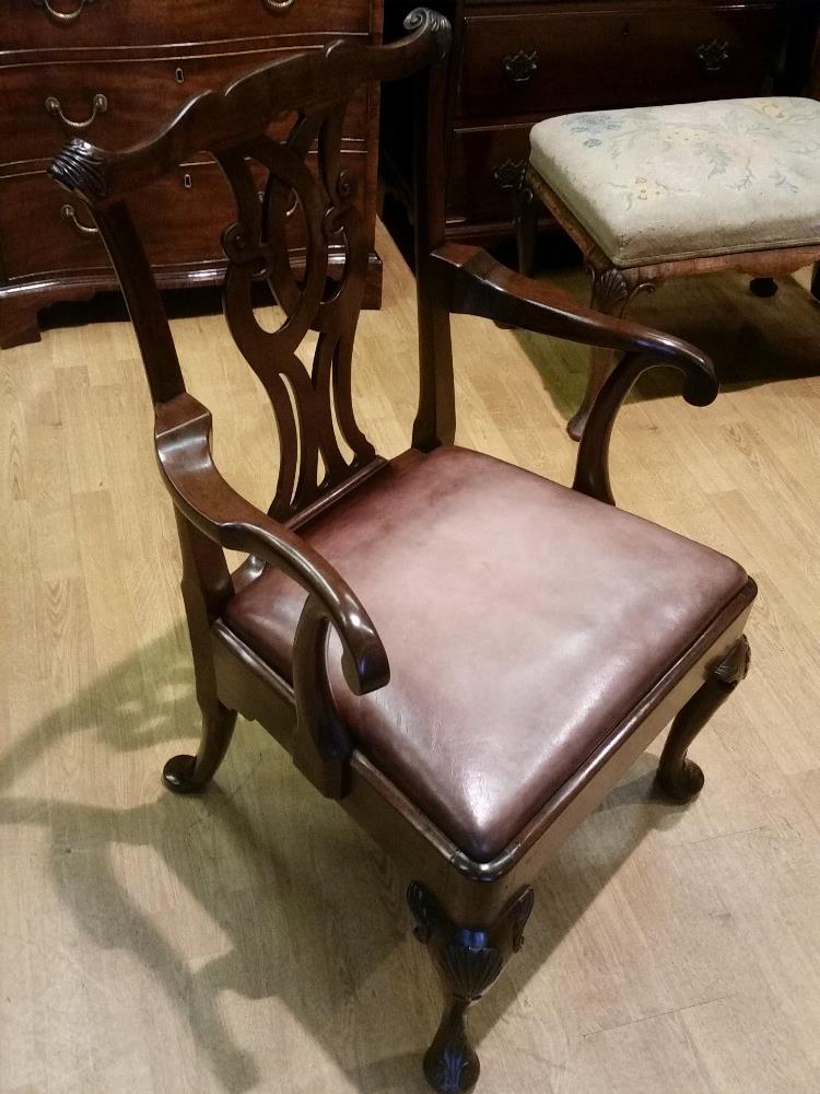 A RARE & WONDERFUL 18TH CENTURY IRISH CARVED MAHOGANY ARMCHAIR, with a shaped crest rail having - Image 3 of 12